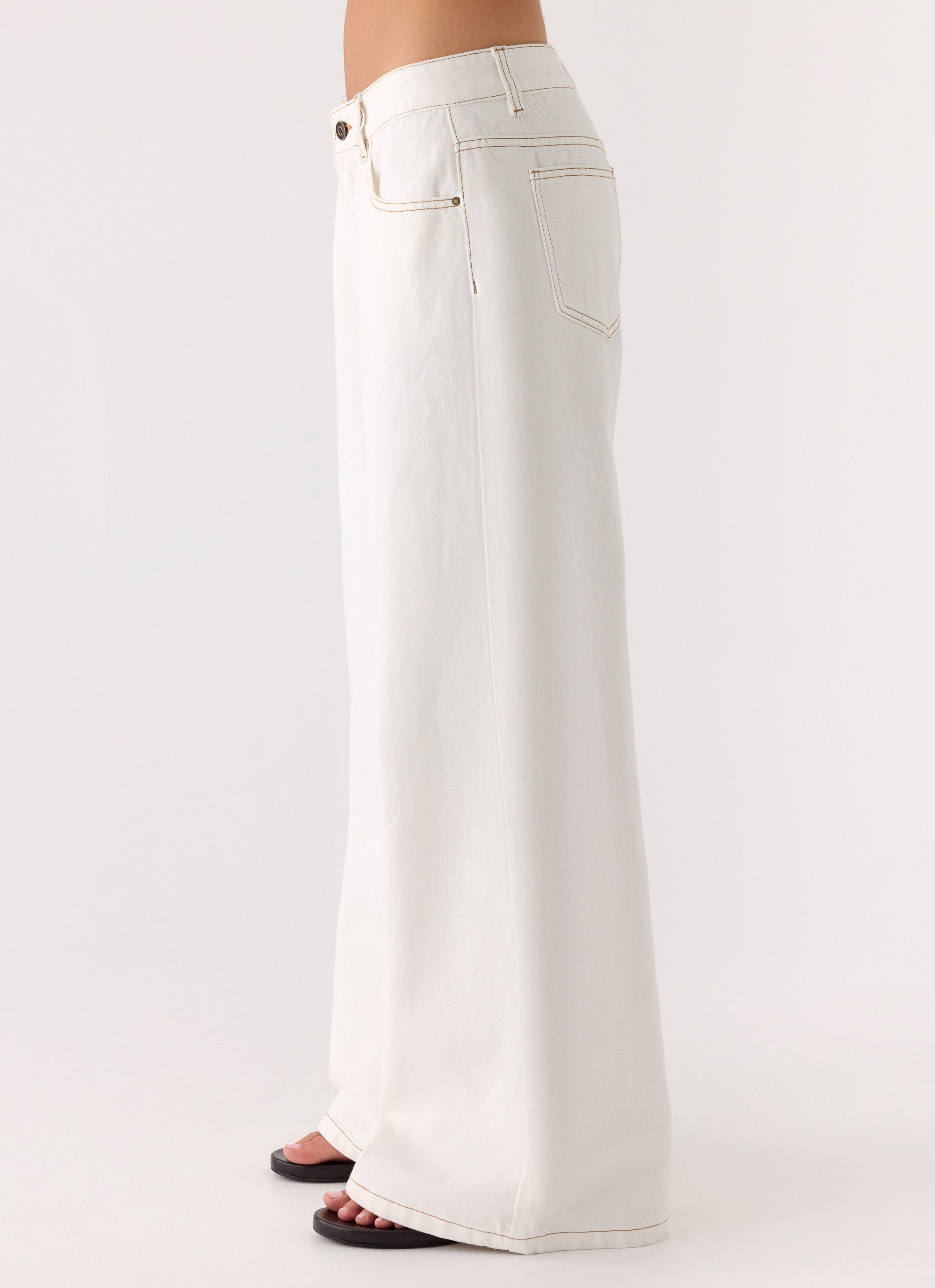 Neo Low Rise Wide Leg Denim Jeans - Ivory